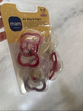 mam Air Day & Night Floral Pacifier Set - Pink & Purple (6-16 Months)